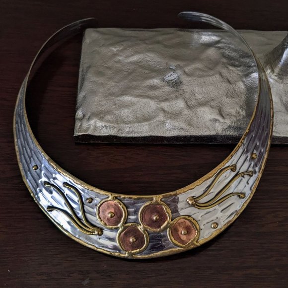 Collar Style Necklace Silver-Gold-Rose Metals - Picture 2 of 5